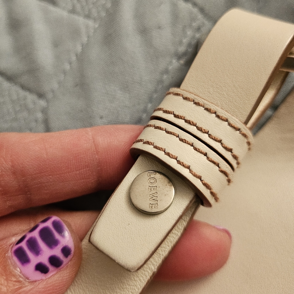 Loewe - Picture 2 of 13